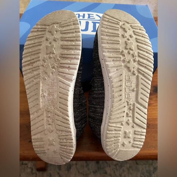 Hey Dude slip on shoes Size 7 Black stretchy  sparkle - Picture 4 of 5